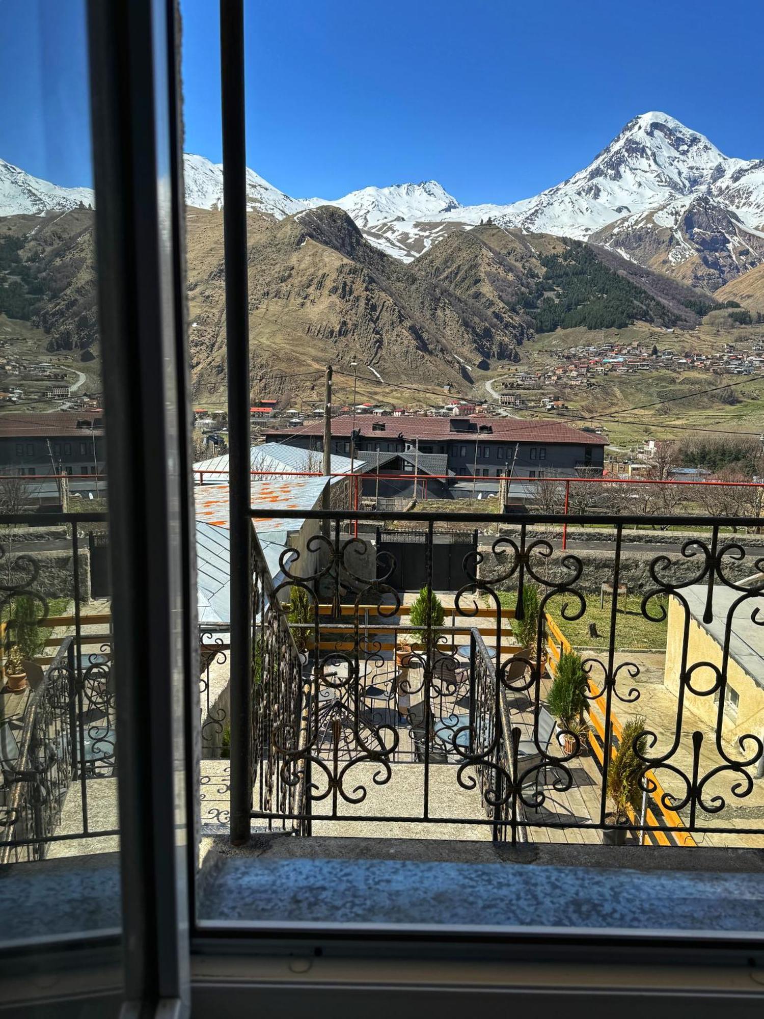 Hotel Elia Kazbegi Buitenkant foto
