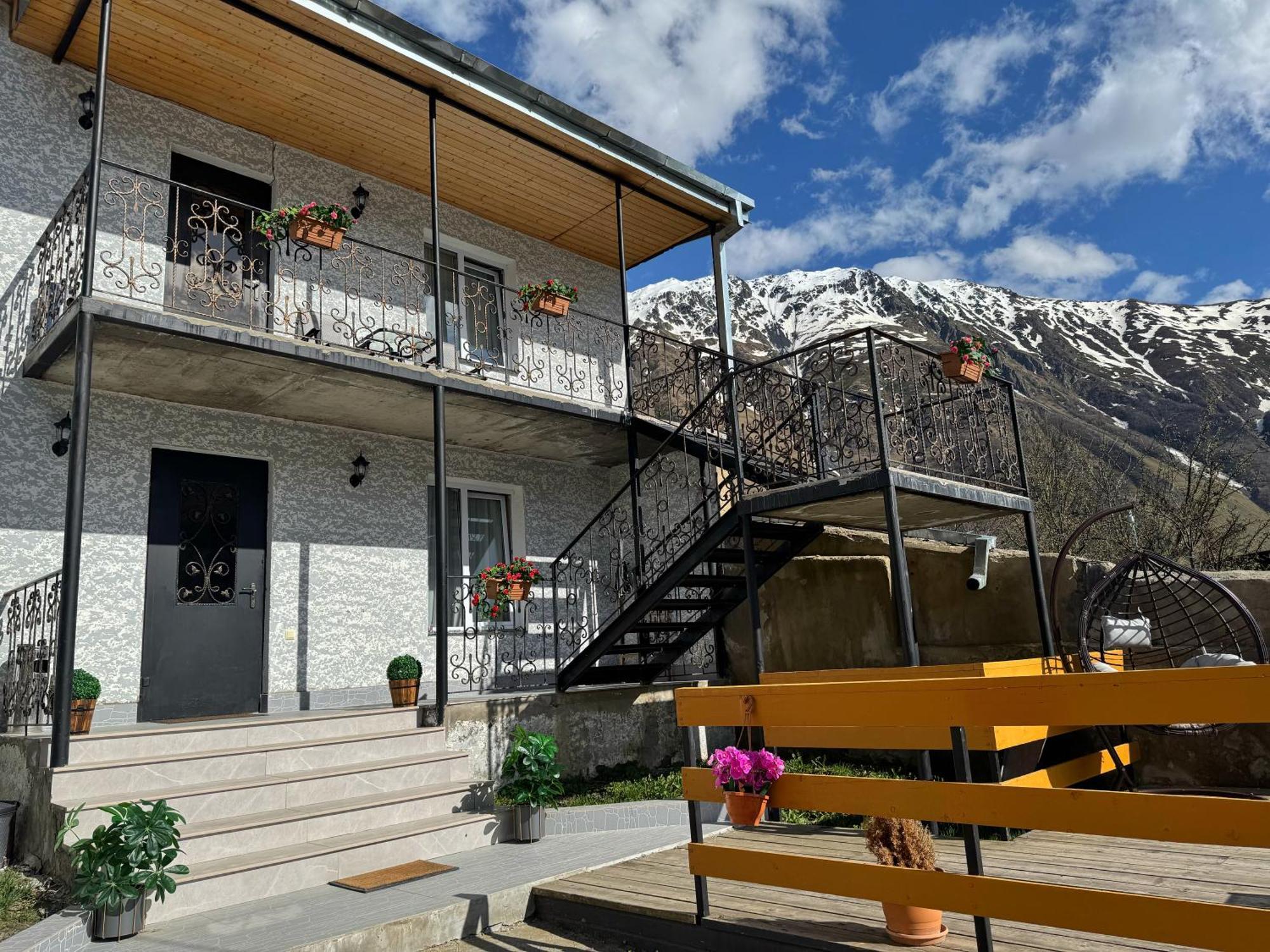 Hotel Elia Kazbegi Buitenkant foto